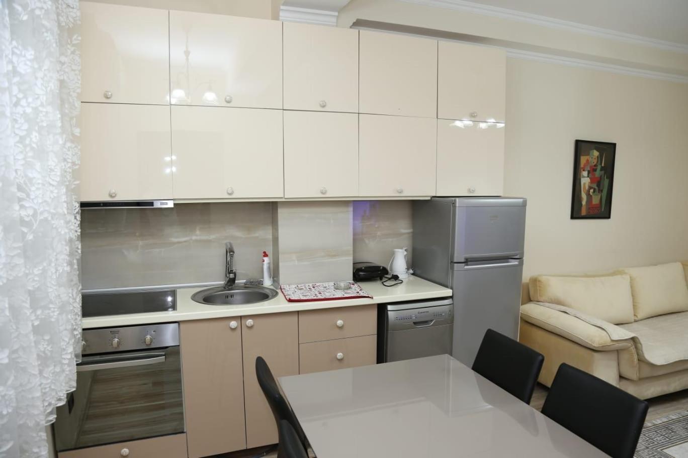Ergi'S Host Apartment Tiranë Eksteriør bilde